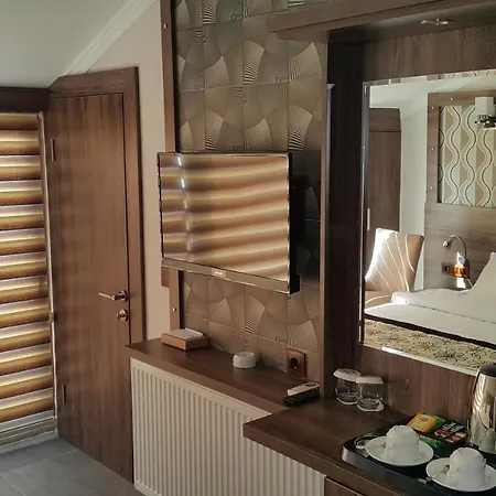 Dolphin Apartahotel 3*