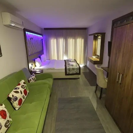 Dolphin Apartahotel Sarigerme