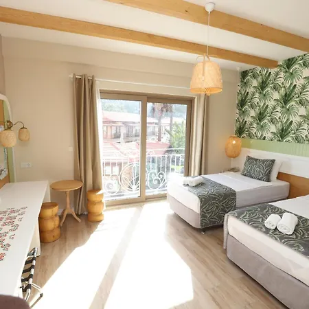 Dolphin Aparthotel 3*