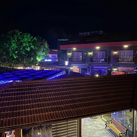 Dolphin Aparthotel 3*