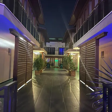 Dolphin Aparthotel 3*