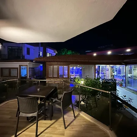 Dolphin Aparthotel 3*