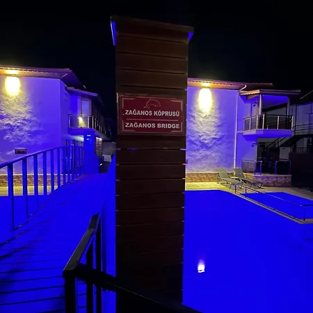 Dolphin Aparthotel 3*