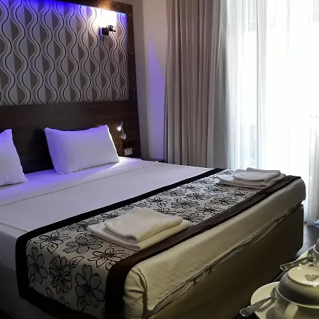 Dolphin Apartahotel 3*