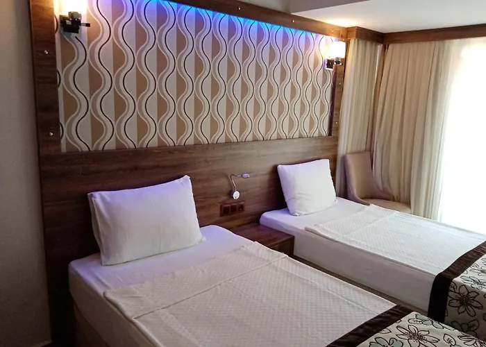 Dolphin Aparthotel 3*