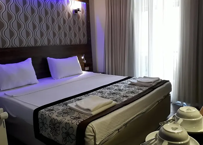 Dolphin Aparthotel 3*