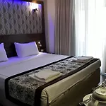 Dolphin Apartmanhotel 3*