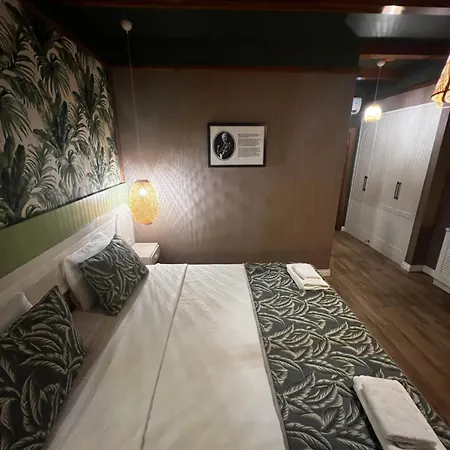 Ξενοδοχείο με διαμερίσματα Dolphin 3*